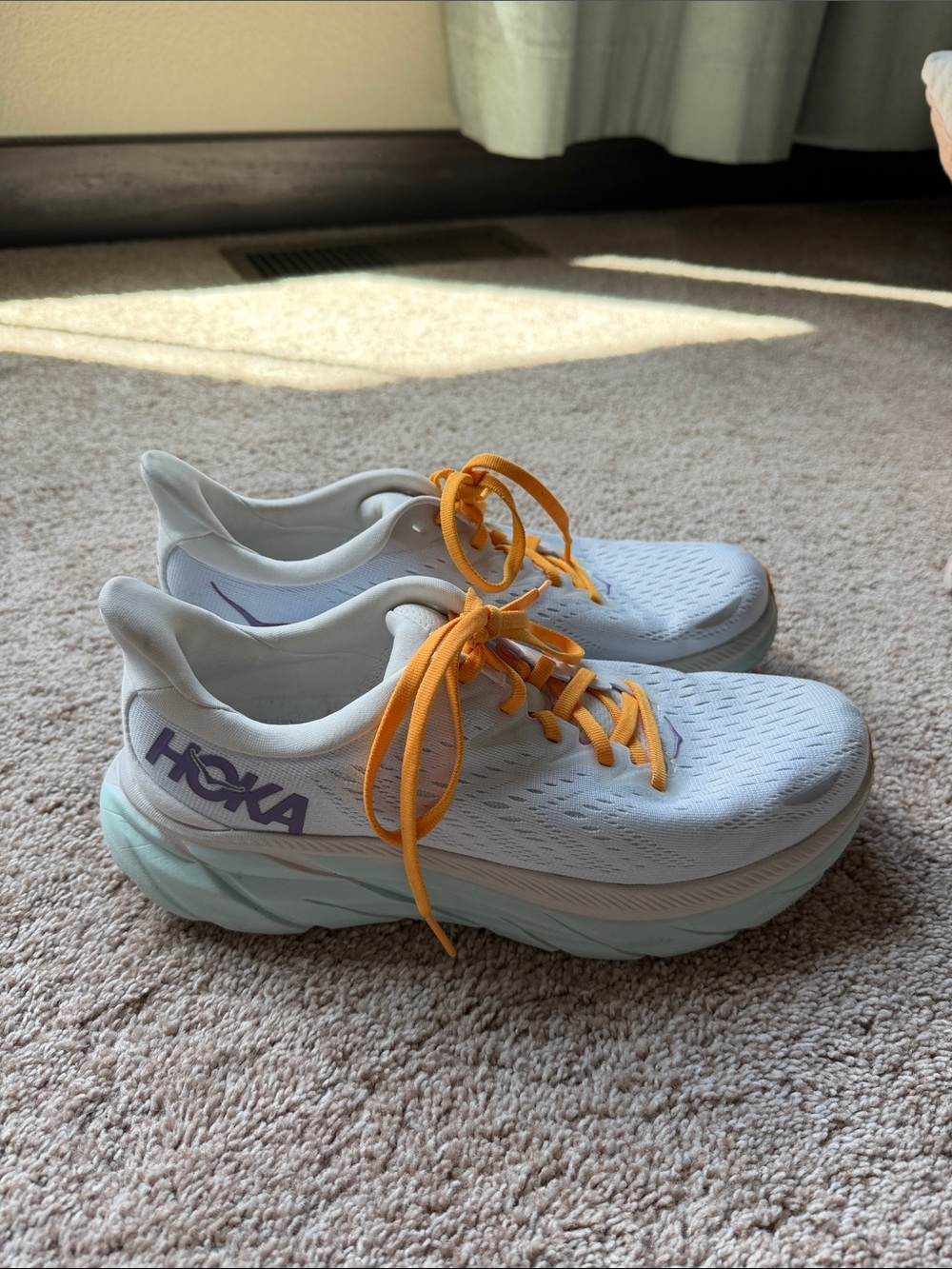 Hoka Women's Clifton 8 size 8.5